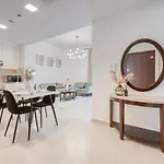 Fancy 2Br At Hayat Boulevard 2A Town Square By Deluxe Holiday Home